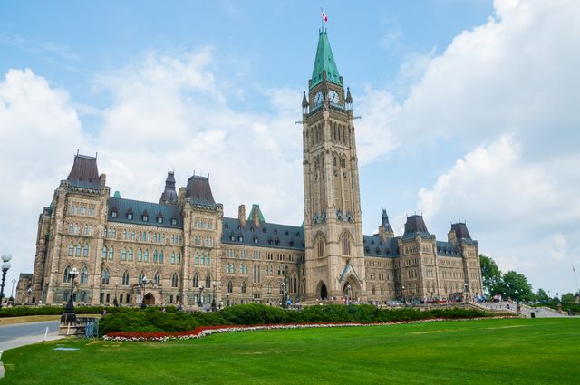 Solar panel installers in Ottawa, Canada